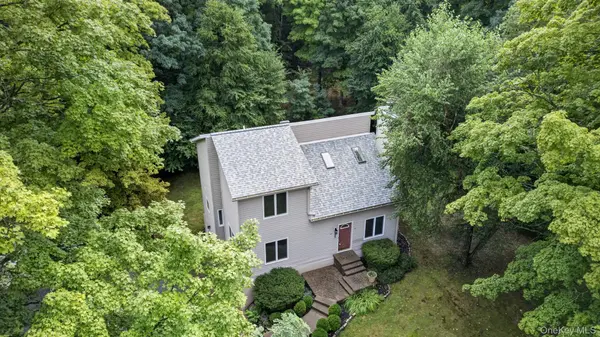305 Oak LN, Newburgh, NY 12550