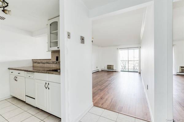 380 Fulton ST #M2, Farmingdale, NY 11735