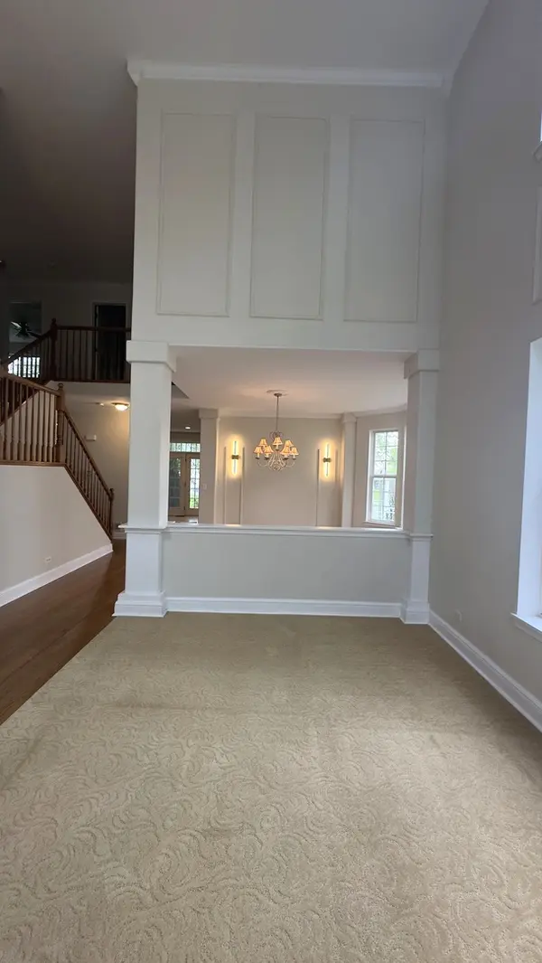 572 E DELGADO DR, Palatine, IL 60074