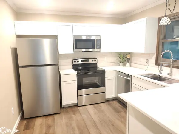 1164 Columbine CIR, Norwalk, IA 50211