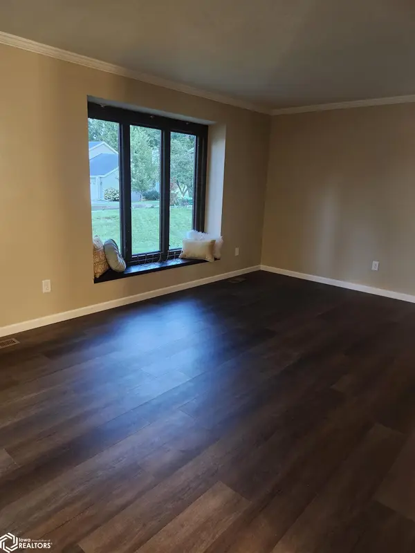 1164 Columbine CIR, Norwalk, IA 50211