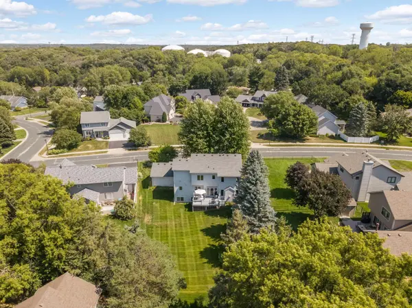527 Hackmore DR, Eagan, MN 55123