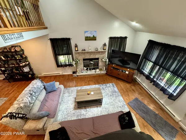 110 Stroud CT, Dingmans Ferry, PA 18328