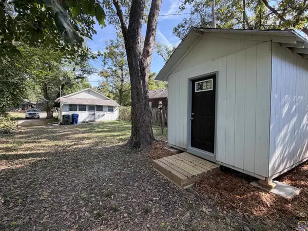 1308 Oak Hill Ave, Lawrence, KS 66044-3636