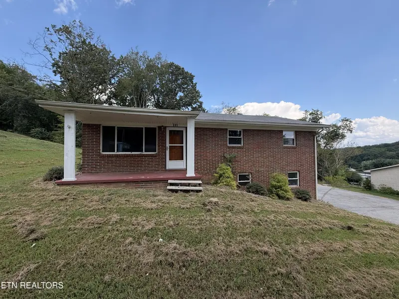 824 Pleasant View Drive, Dandridge, TN 37725