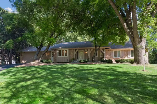 6619 Londonderry DR, Edina, MN 55436