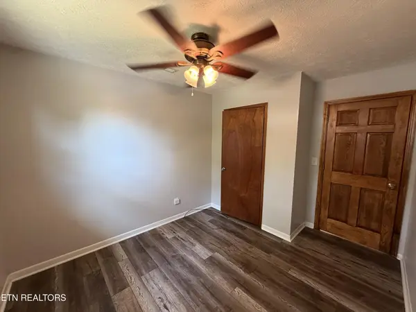824 Pleasant View Drive, Dandridge, TN 37725