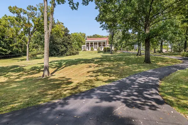 820 Overton Ln, Nashville, TN 37220
