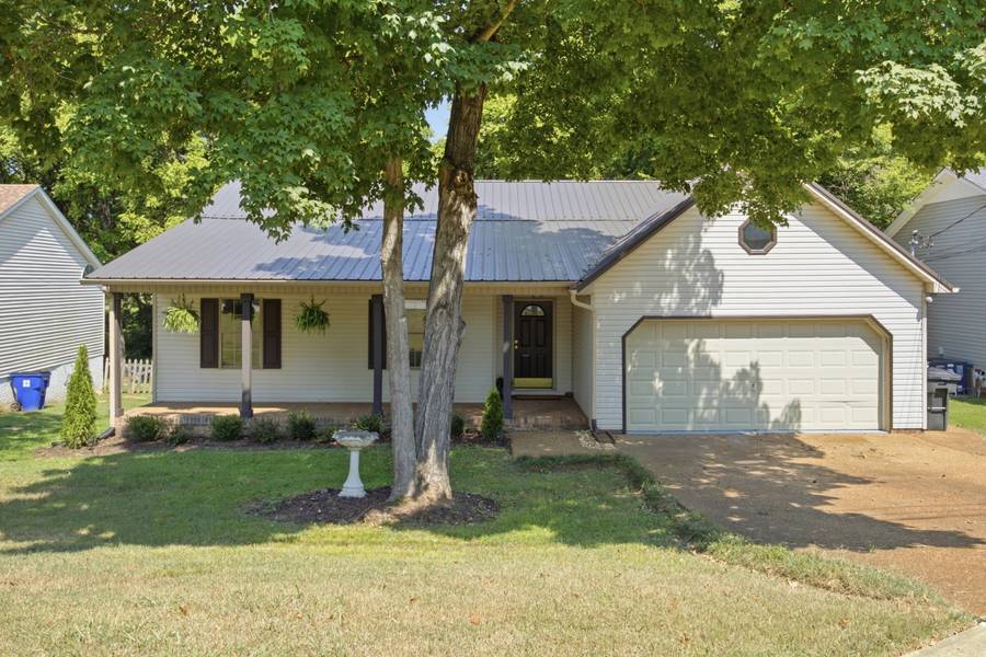 208 Valley Dr, Columbia, TN 38401