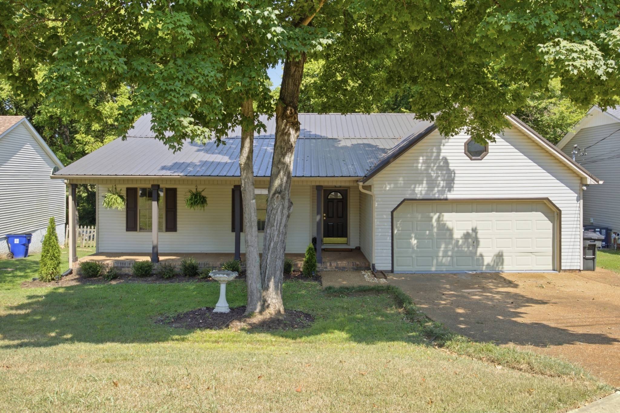 208 Valley Dr, Columbia, TN 38401