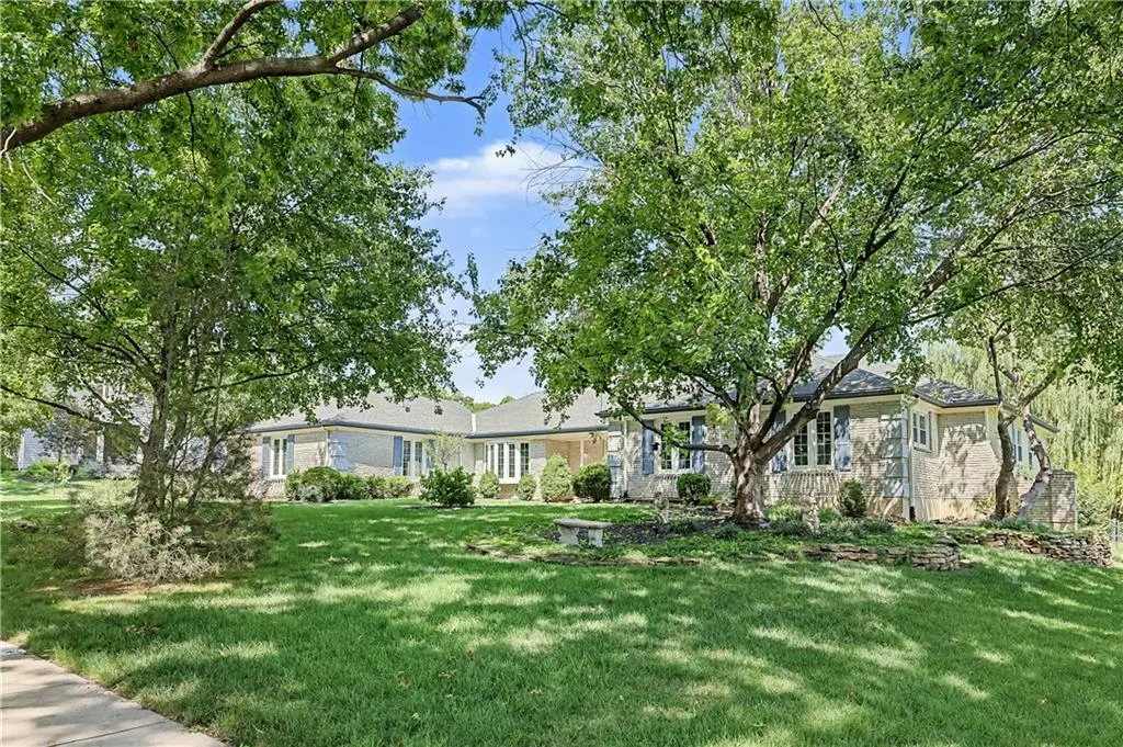 8311 Juniper ST, Prairie Village, KS 66207