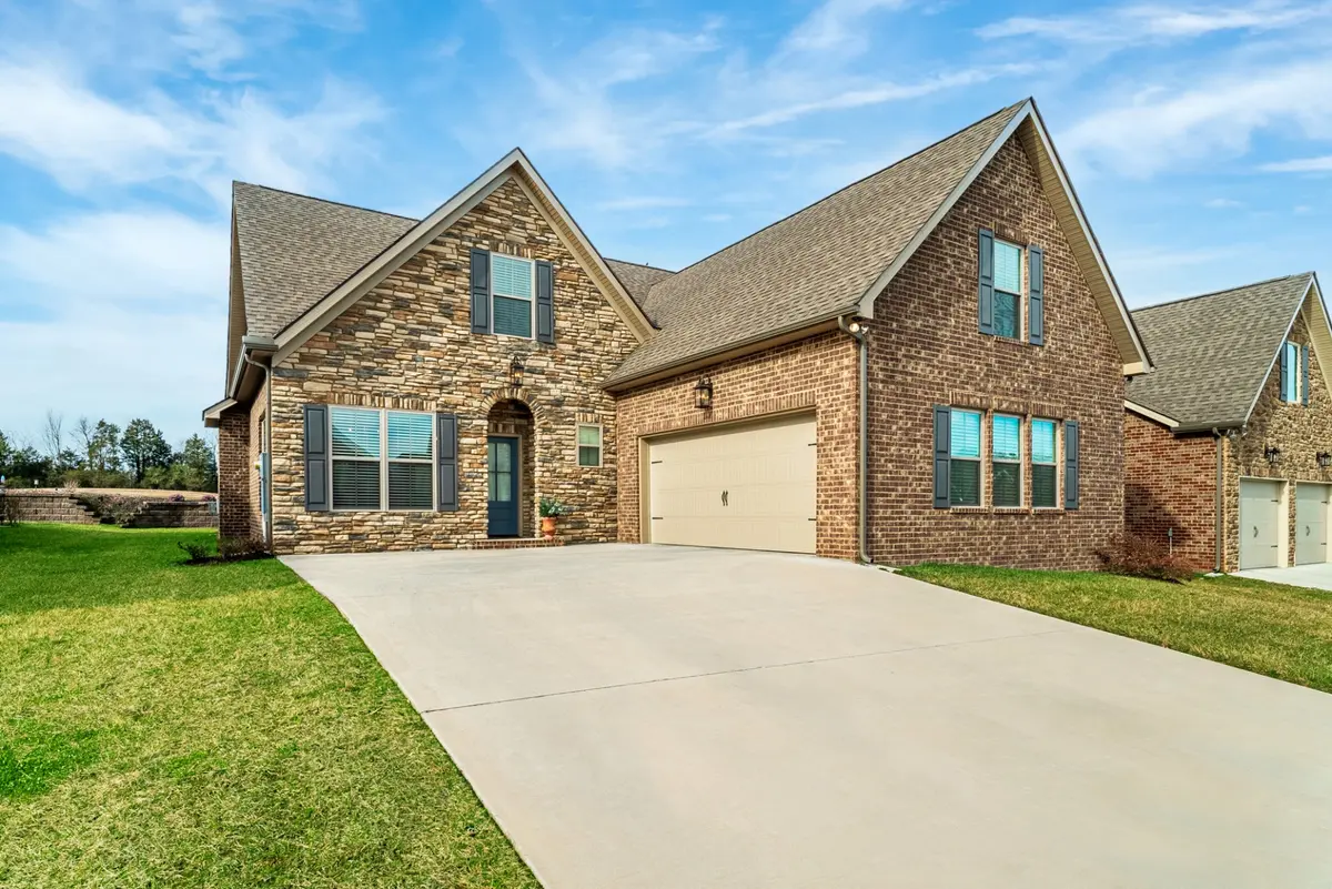 136 Chimney Rock Dr, Lenoir City, TN 37771