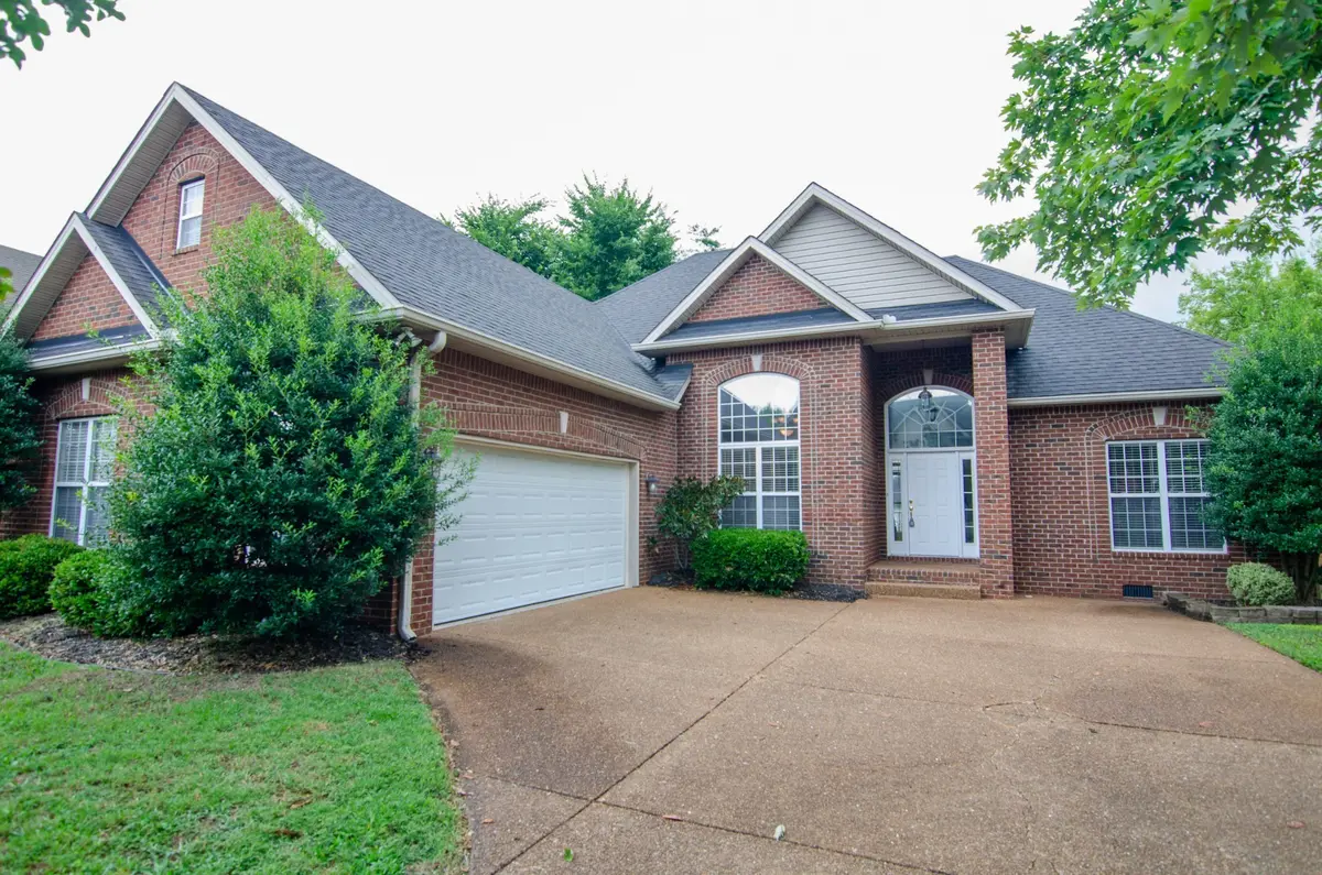 2416 Adelaide Dr, Thompsons Station, TN 37179