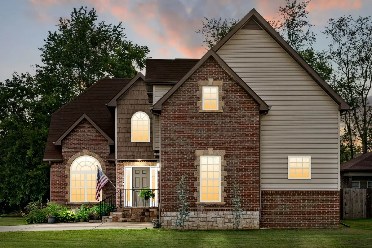 733 Valencia Dr, Clarksville, TN 37043