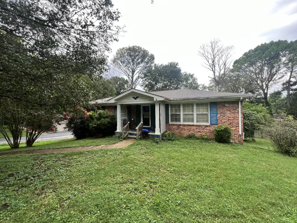 5111 Greentree Dr, Nashville, TN 37211