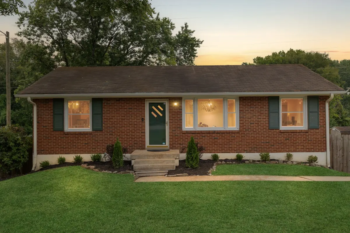 2210 Courtney Ave, Nashville, TN 37218