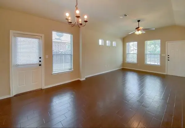 137 Creekside Villa DR, Kyle, TX 78640