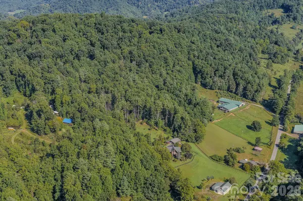 99999 Crooked Creek RD, Mars Hill, NC 28754