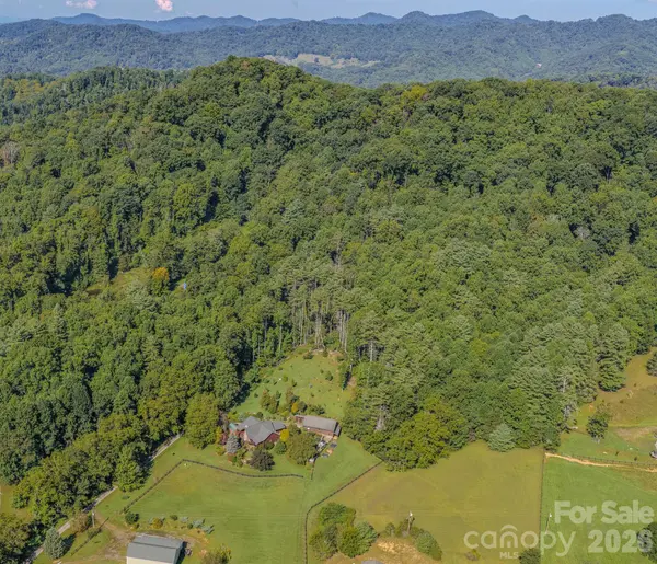 99999 Crooked Creek RD, Mars Hill, NC 28754
