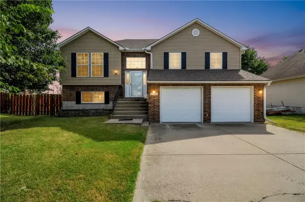 1309 Cloverleaf CT, Warrensburg, MO 64093