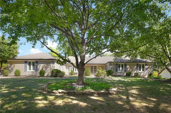 8311 Juniper ST, Prairie Village, KS 66207