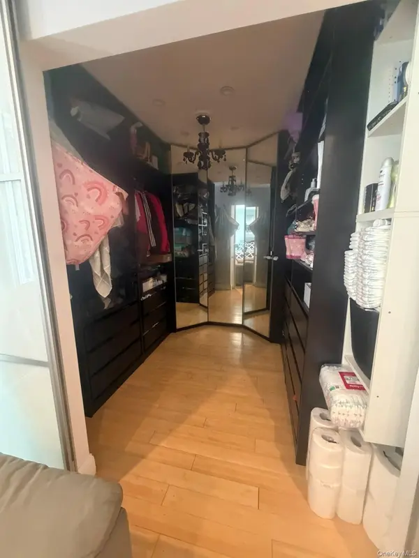 18-38 120 ST, College Point, NY 11356