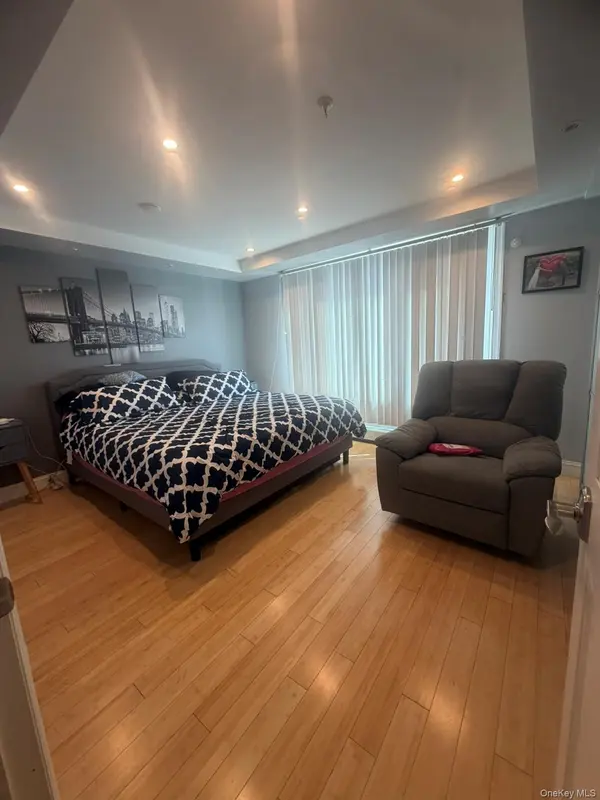 18-38 120 ST, College Point, NY 11356
