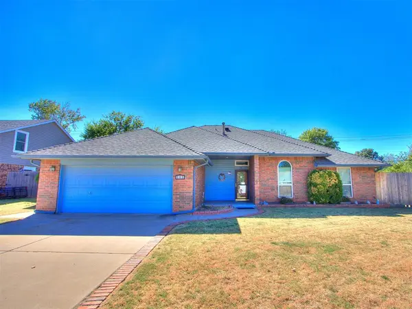 109 S Ramblin Oaks DR, Moore, OK 73160