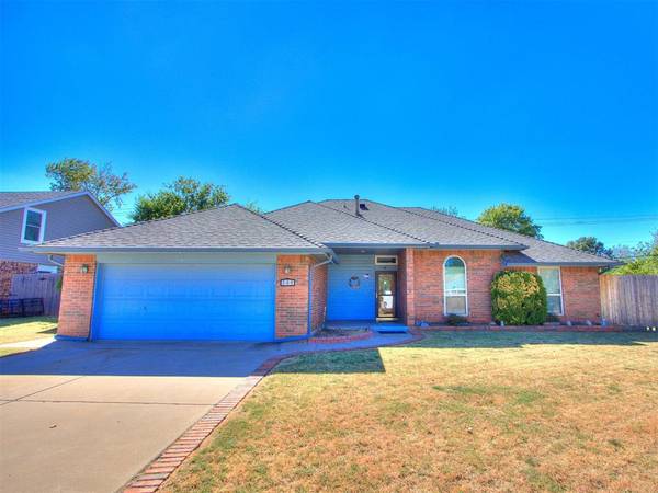 109 S Ramblin Oaks DR, Moore, OK 73160
