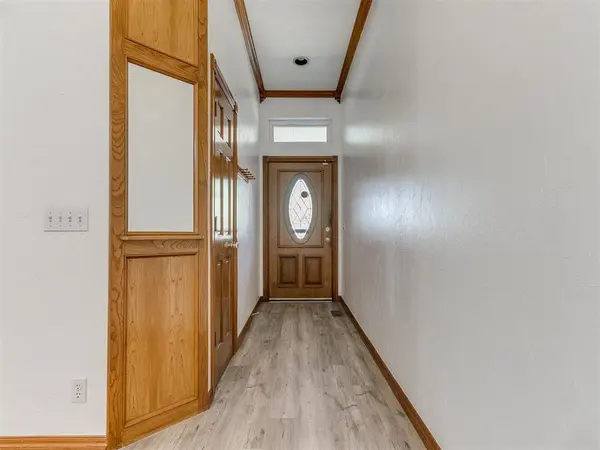 109 S Ramblin Oaks DR, Moore, OK 73160