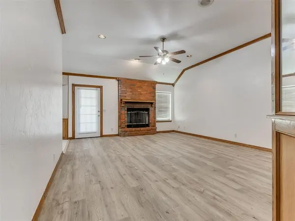 109 S Ramblin Oaks DR, Moore, OK 73160