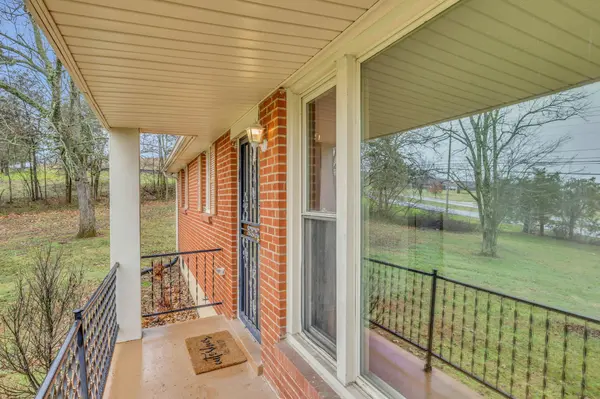 1399 Saundersville Rd, Hendersonville, TN 37075