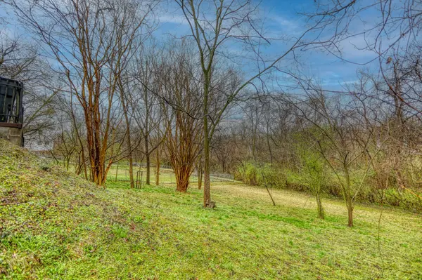 2216 Weona Dr, Nashville, TN 37214