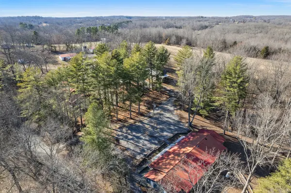 325 Lake Westmoreland Rd, Westmoreland, TN 37186