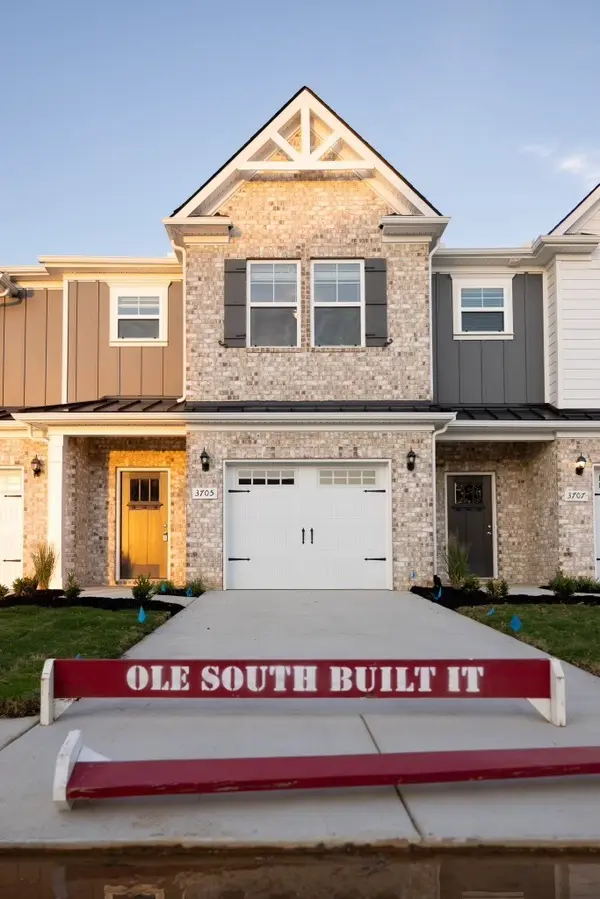 5704 Cloverwood Drive, Murfreesboro, TN 37128