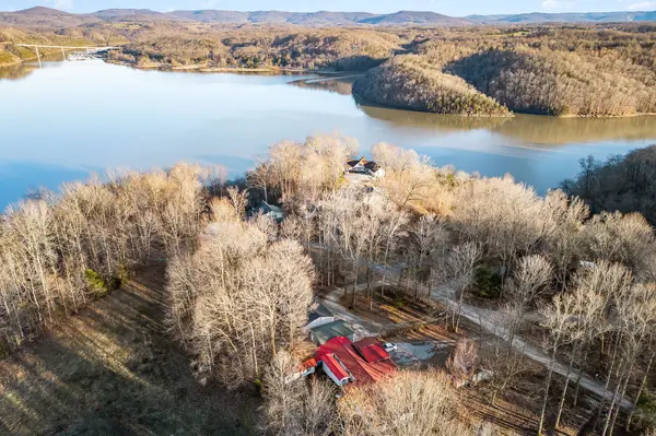 1013 Eastridge Dr, Byrdstown, TN 38549