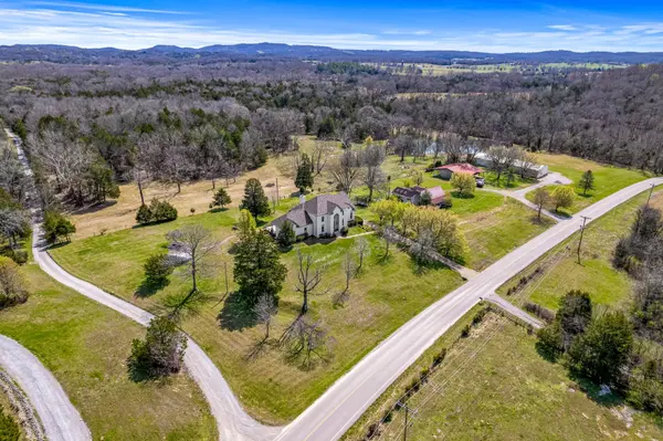 6864 Comstock Rd, College Grove, TN 37046