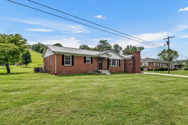 34 Horseshoe Bend Ln, Elmwood, TN 38560