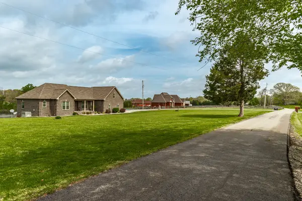 135 Butts Rd, Portland, TN 37148