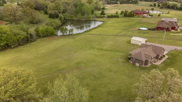 135 Butts Rd, Portland, TN 37148