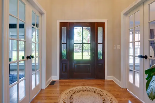 1926 Irby Ln, Murfreesboro, TN 37127