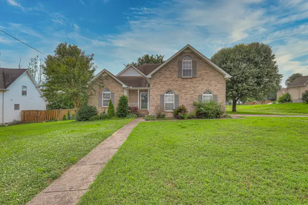 688 Almondwood Pl, La Vergne, TN 37086