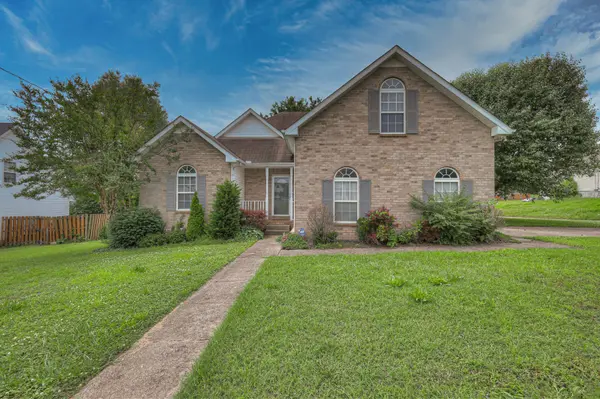 688 Almondwood Pl, La Vergne, TN 37086