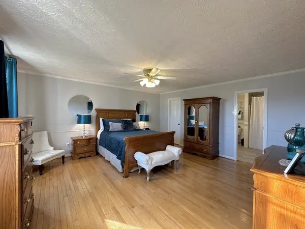 136 Hickman Hwy Hickman, TN 38567