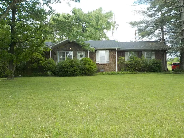 738 Rock Bridge Rd, Bethpage, TN 37022