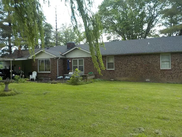738 Rock Bridge Rd, Bethpage, TN 37022