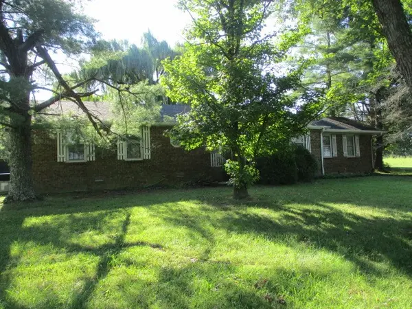 738 Rock Bridge Rd, Bethpage, TN 37022