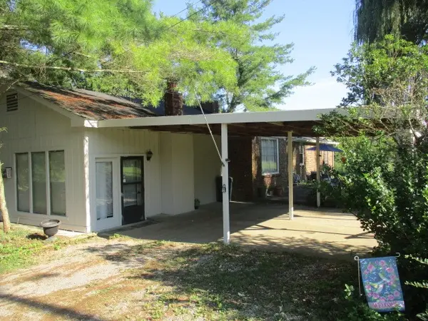 738 Rock Bridge Rd, Bethpage, TN 37022