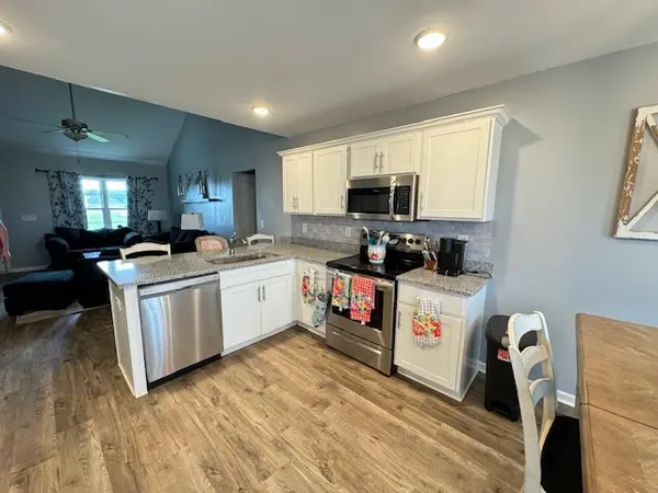 52 Mimosa Dr, Decherd, TN 37324