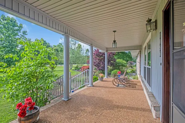 1056 Highway 100, Centerville, TN 37033